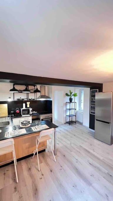 Logement Moderne Au Coeur Du Village Saint-Georges-de-Luzençon 외부 사진