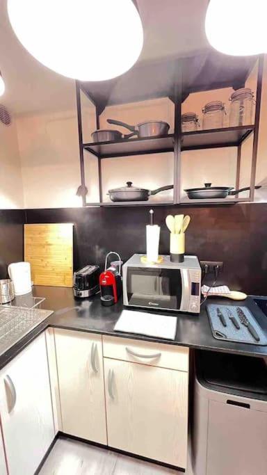 Logement Moderne Au Coeur Du Village Saint-Georges-de-Luzençon 외부 사진