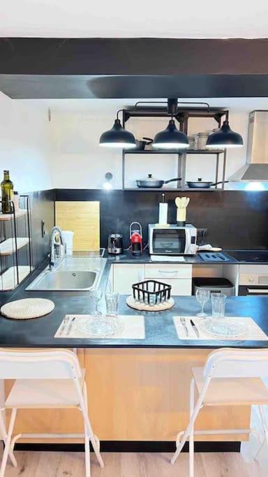 Logement Moderne Au Coeur Du Village Saint-Georges-de-Luzençon 외부 사진