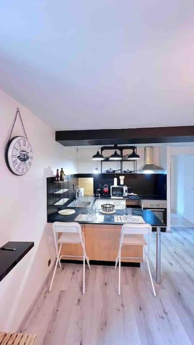 Logement Moderne Au Coeur Du Village Saint-Georges-de-Luzençon 외부 사진
