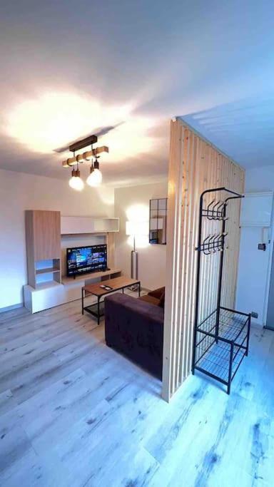 Logement Moderne Au Coeur Du Village Saint-Georges-de-Luzençon 외부 사진