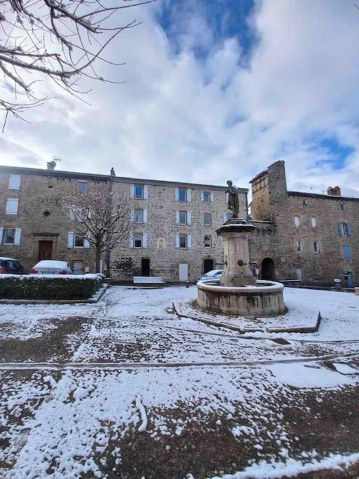 Logement Moderne Au Coeur Du Village Saint-Georges-de-Luzençon 외부 사진