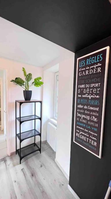 Logement Moderne Au Coeur Du Village Saint-Georges-de-Luzençon 외부 사진
